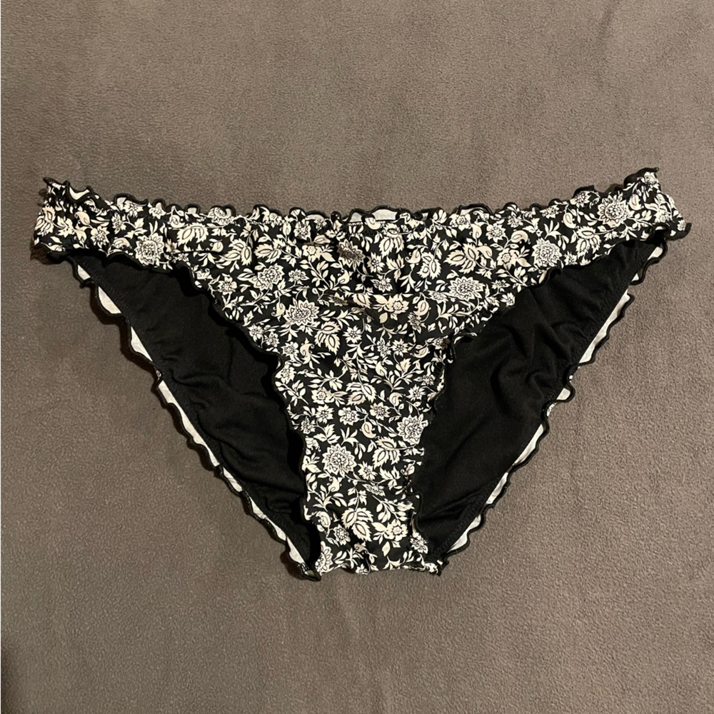 xhilaration black and white frilled swim bottom - large